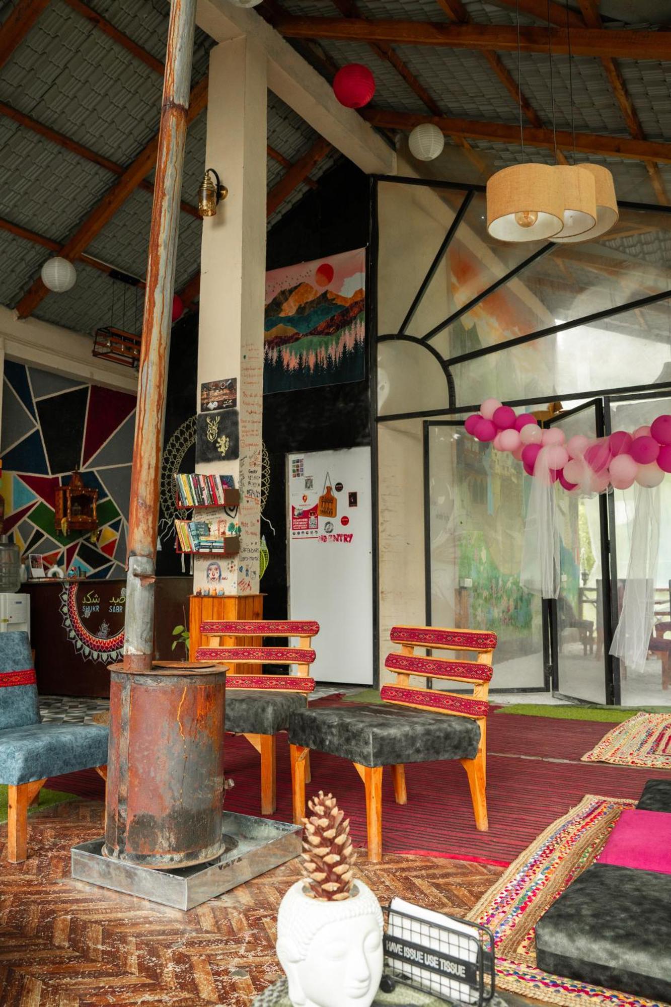 Thepahadians Food & Stay Jibhi ภายนอก รูปภาพ